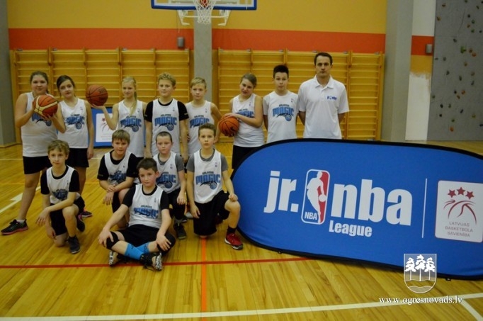 Sākumskolas 5.c klase turpina dalību basketbola turnīrā “Junior NBA”