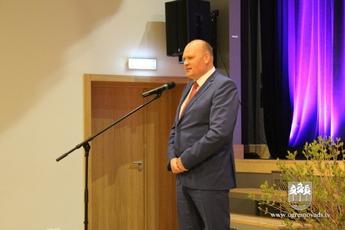 Godina ilggadējos Ogres reģiona bibliotēku darbiniekus