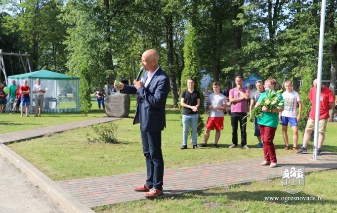 Sveic jaundzimušos Meņģelē un Krapē