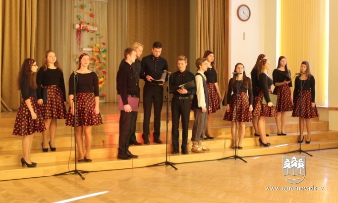 Bērni no Ukrainas viesojas Ogres 1.vidusskolā