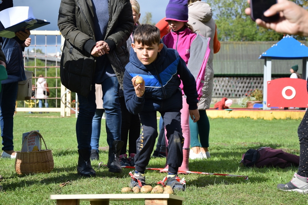 Rembatē svin “Dārzeņu festivālu”