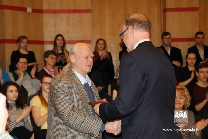 Latvijas Valsts prezidents viesojas Ogres Valsts ģimnāzijā