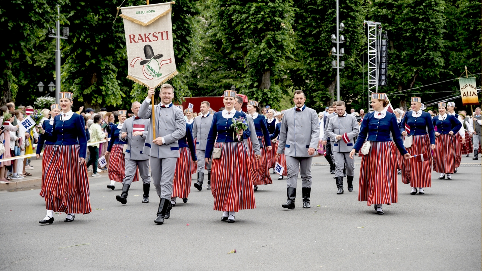 Dziesmu svētku gājiens. Ogres novads. Foto: Voldemārs Stāvusis