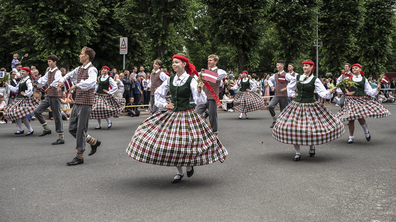 Dziesmu svētku gājiens. Ogres novads. Foto: Voldemārs Stāvusis