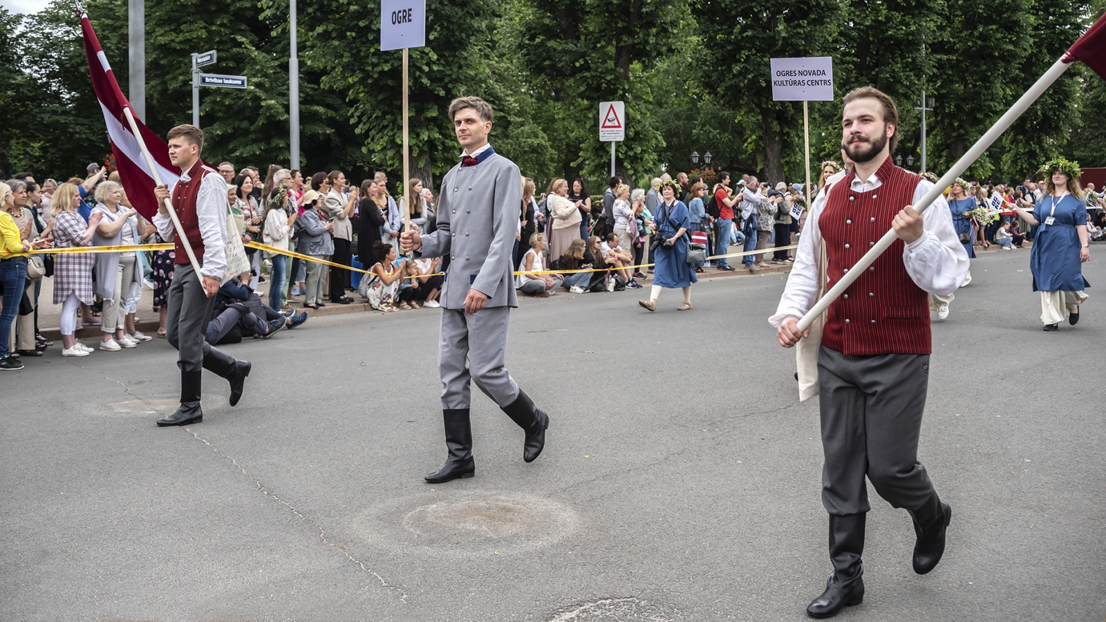 Dziesmu svētku gājiens. Ogres novads. Foto: Voldemārs Stāvusis