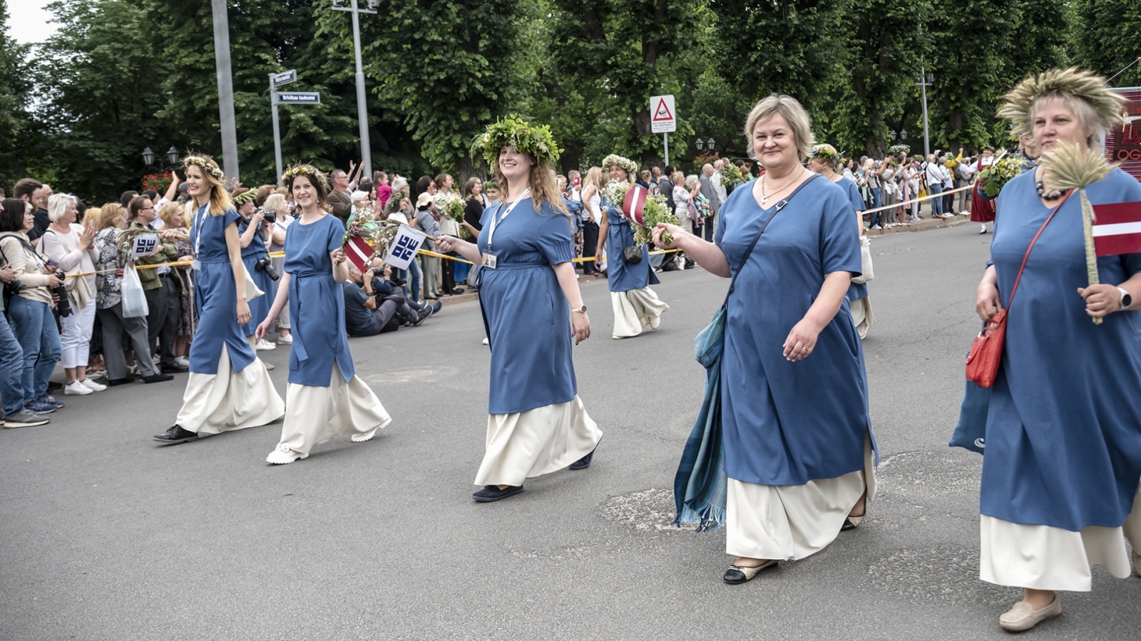 Dziesmu svētku gājiens. Ogres novads. Foto: Voldemārs Stāvusis