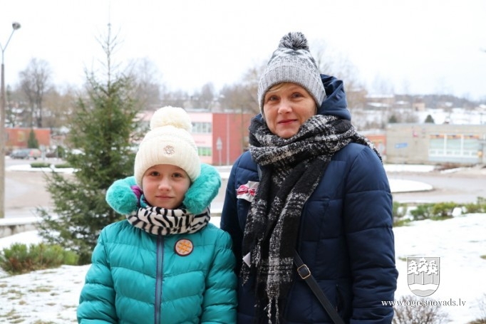Madlienā iededz svētku egli