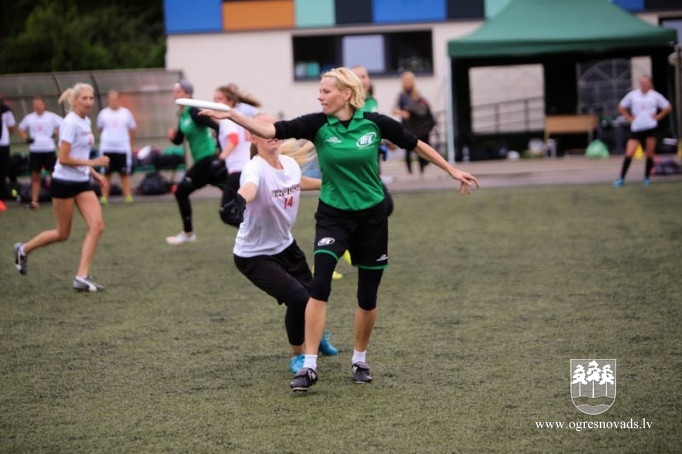 Ogres frisbijistiem sudrabs un bronza Latvijas čempionāta