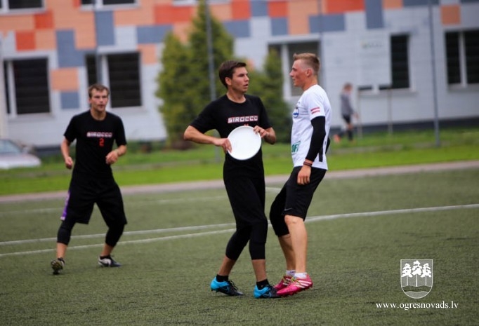 Ogres frisbijistiem sudrabs un bronza Latvijas čempionāta