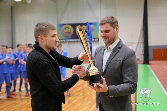 Telpu futbola čempionāta laureātes - "Deppo", "Osports/ONSC" un "HAUZE"