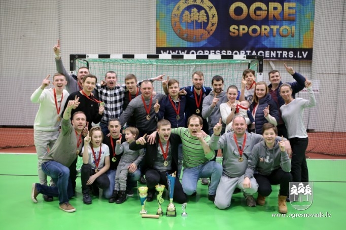 Telpu futbola čempionāta laureātes - "Deppo", "Osports/ONSC" un "HAUZE"
