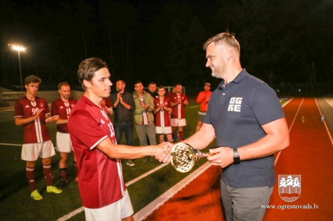 Ogres čempionāta laureātes – “Streka”, “Dinamo Ogre” un “Techniba”