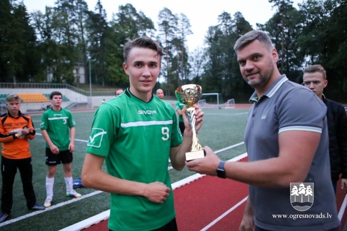 Ogres čempionāta laureātes – “Streka”, “Dinamo Ogre” un “Techniba”