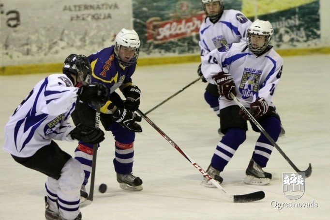"Ogre Juniors" hokejistiem Latvijas čempionāta bronzas medaļas