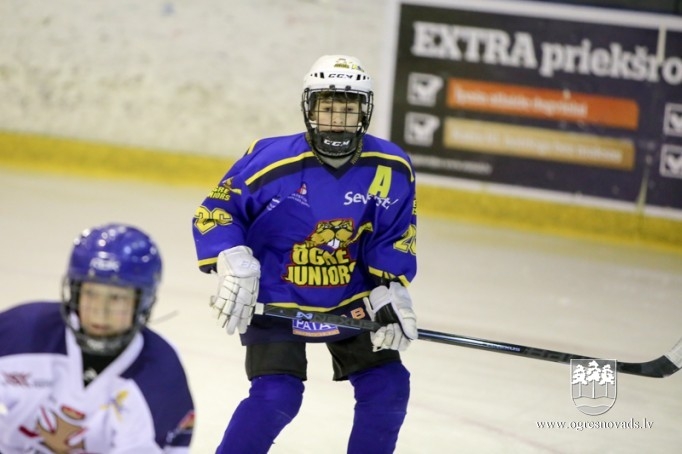 "Ogre Juniors" paši jaunākie hokejisti - līderu trijniekā