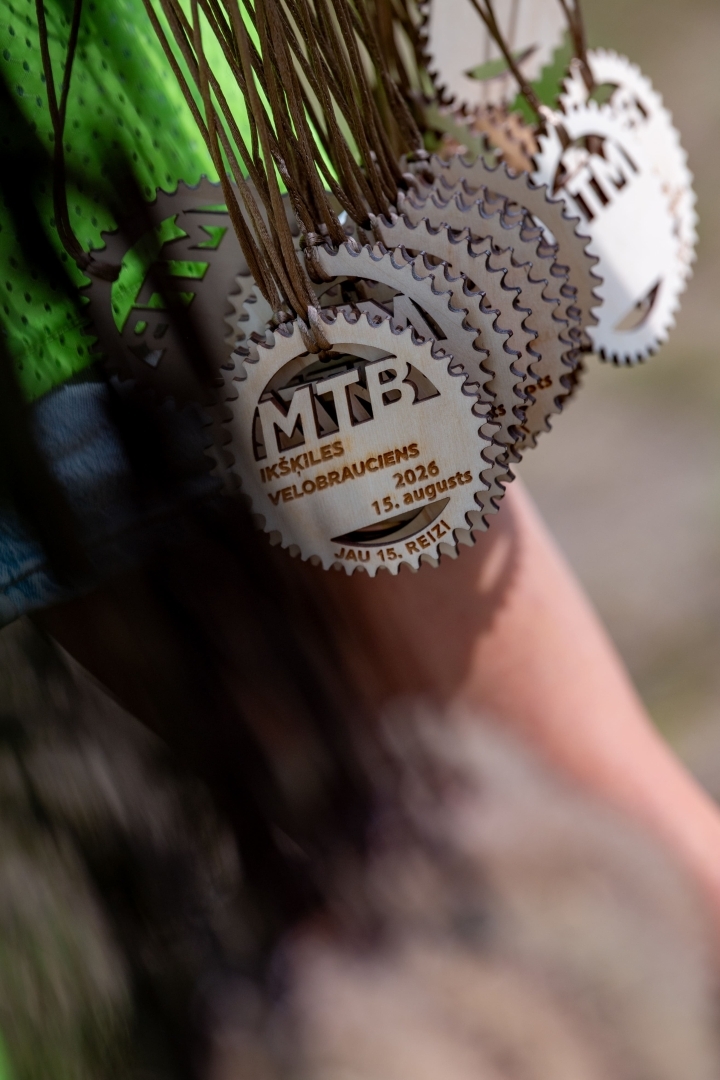 15. augustā dabas parkā Zilie kalni jau 15. reizi norisinājās Ikšķiles MTB velobrauciens 2026, kas šogad pulcēja kopumā vairāk kā 300 dalībniekus. 