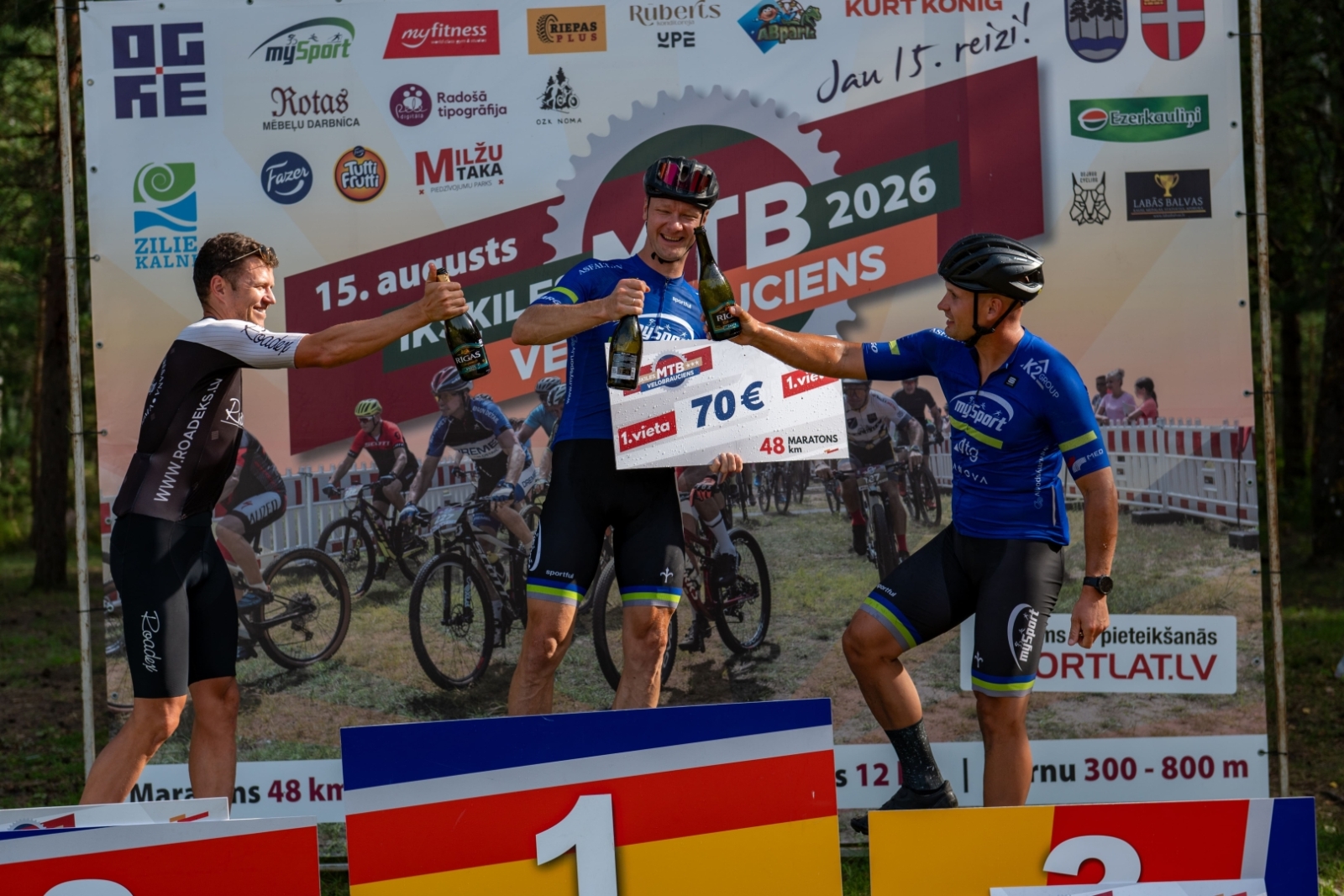 15. augustā dabas parkā Zilie kalni jau 15. reizi norisinājās Ikšķiles MTB velobrauciens 2026, kas šogad pulcēja kopumā vairāk kā 300 dalībniekus. 