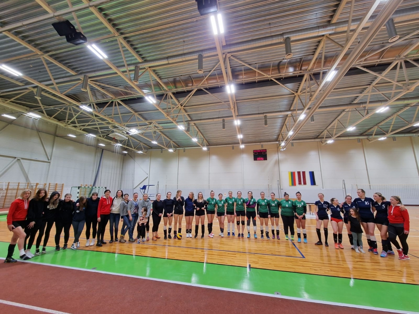 Dāmas savus svētkus svin volejbola turnīrā
