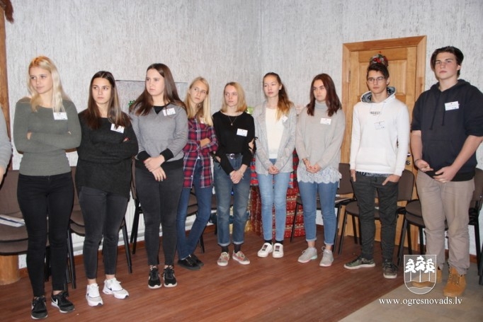 Jaunieši gūst praktiskas zināšanas divu dienu apmācībās