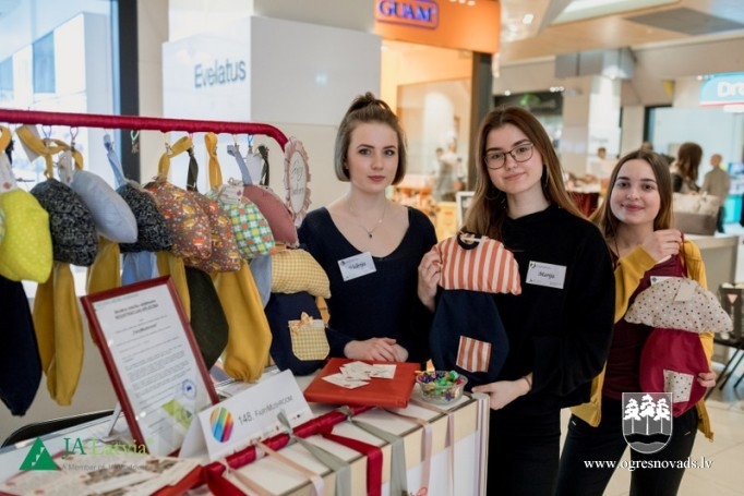 Jaunogres vidusskolā darbojas skolēnu mācību uzņēmums „FairyMushroom”