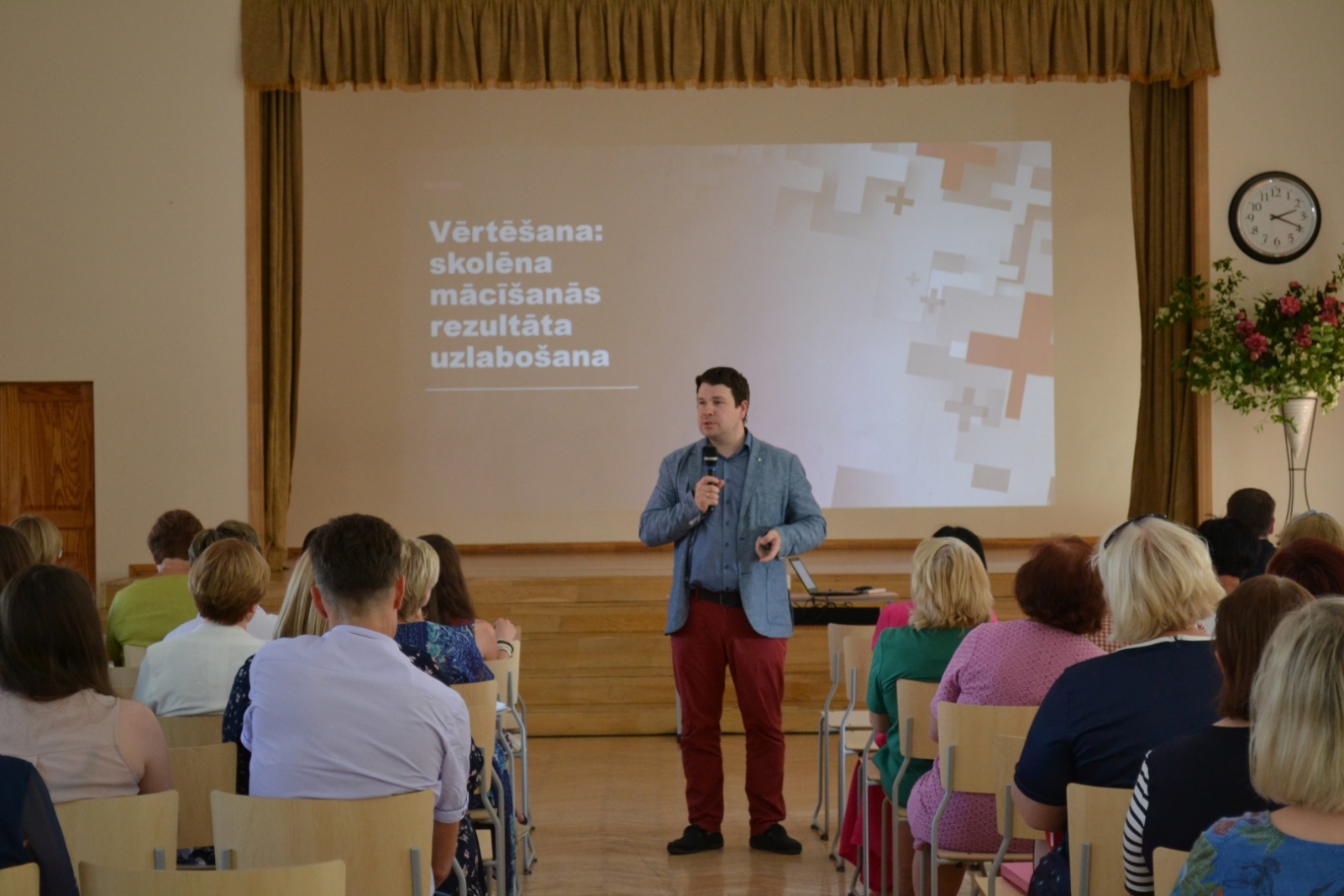 Ogres 1.vidusskolā notiek metodiskā konference “Iedvesmot. Mācīties. Darīt”