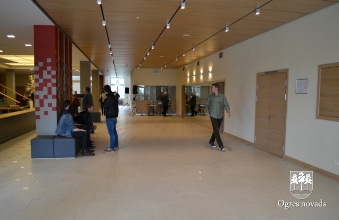 Atklāj renovēto kultūras centra foajē