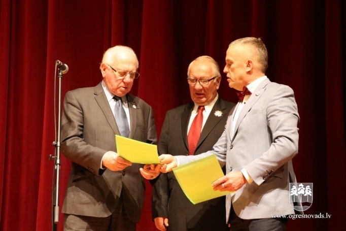 Apbalvo ar LVAF "Lāčplēsis" Goda zīmi