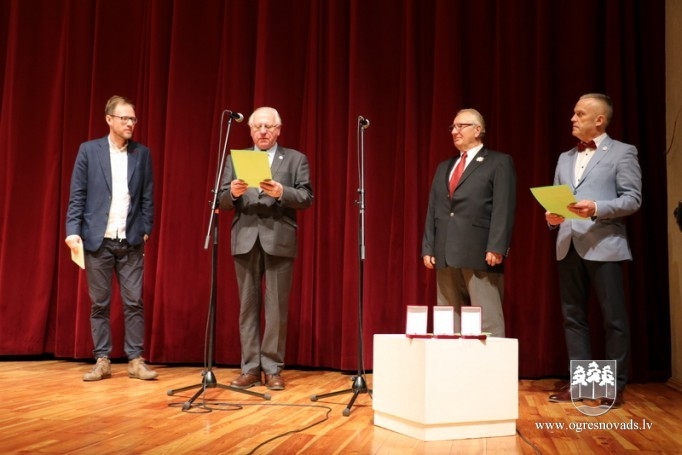 Apbalvo ar LVAF "Lāčplēsis" Goda zīmi