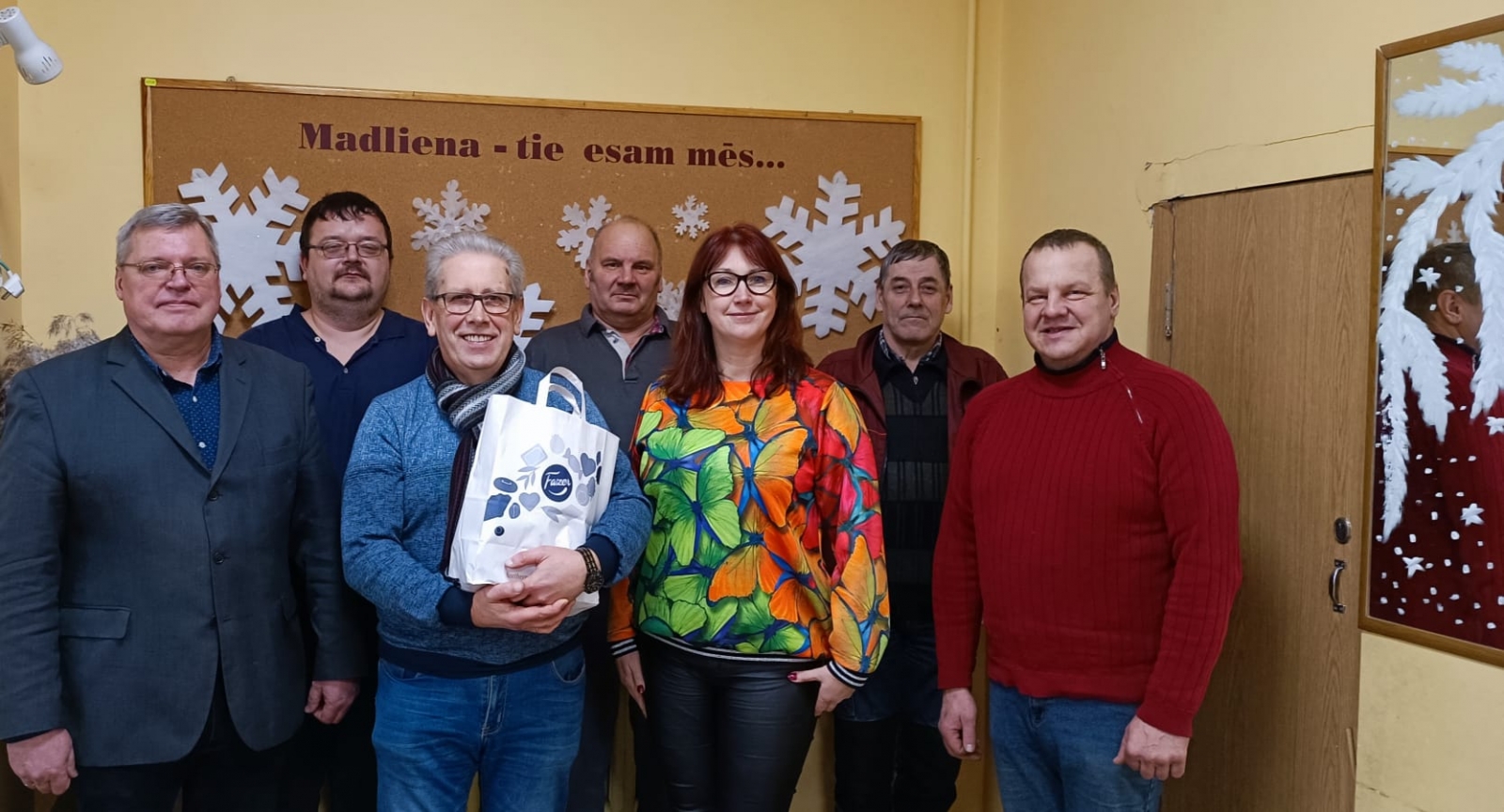 Madlienas Kultūras nama kolektīvs un balvas saņēmēji