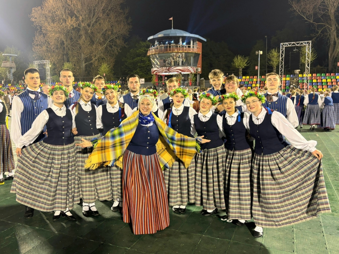 Madlienas pagasta kultūras nama jauniešu deju kolektīvs "Daina". Studija
