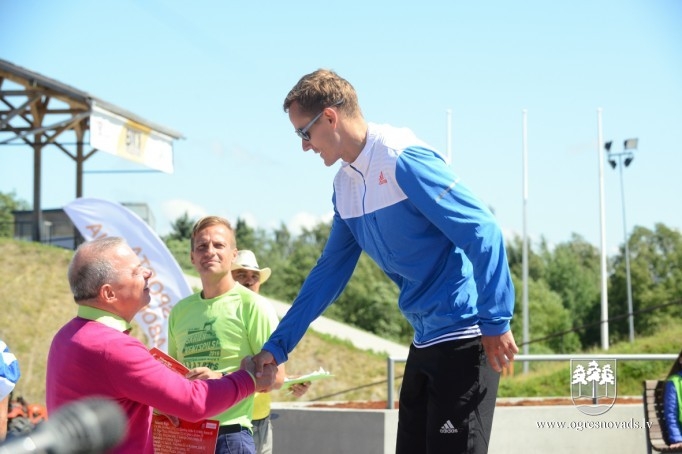 R.Rozem un R.Kaimiņam dubultuzvara Ventspils maratonā