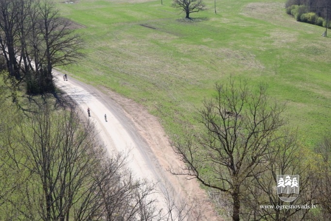 Atklāts velomaršruts Ogres upes ielejas dabas parkā