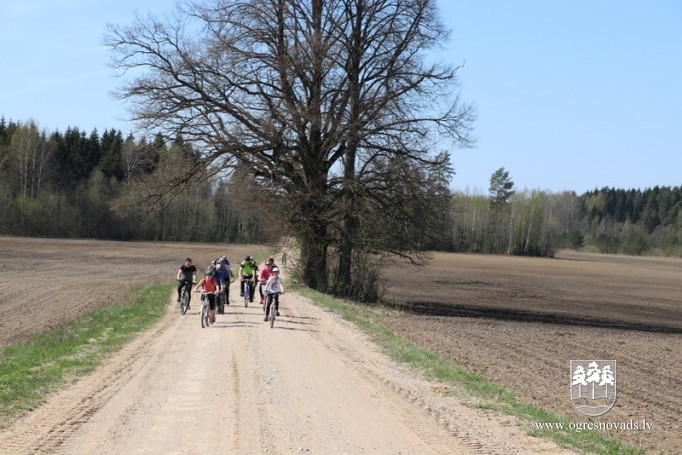 Atklāts velomaršruts Ogres upes ielejas dabas parkā