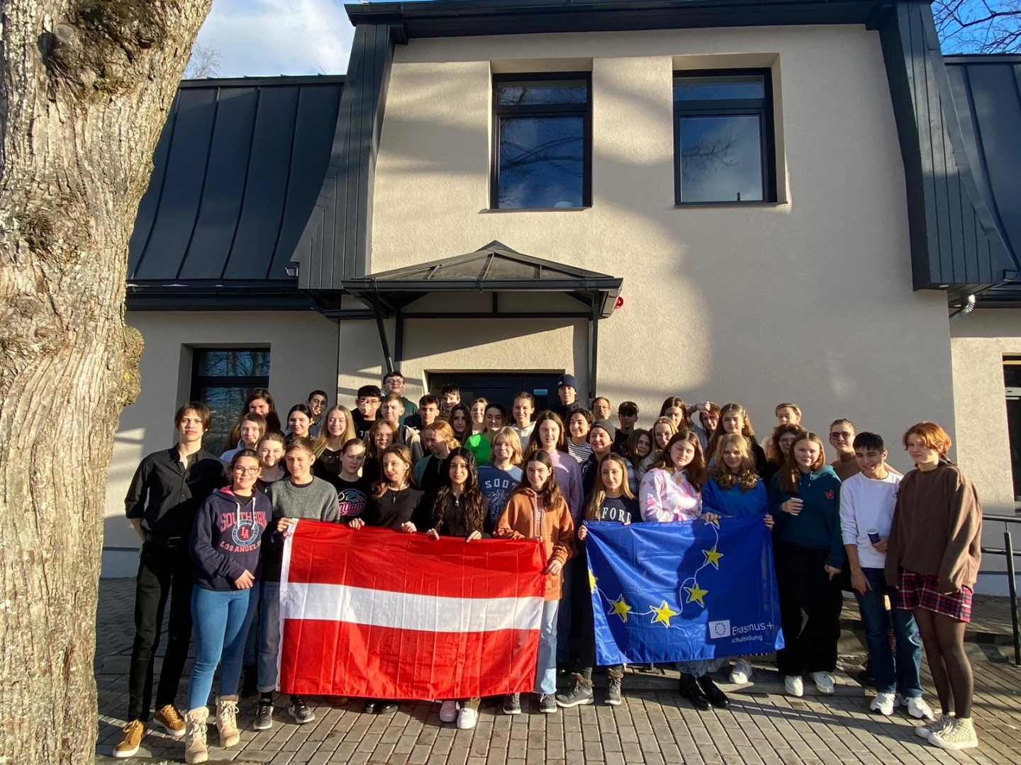 Ogres Valsts ģimnāzija ar godu nes Latvijas vārdu Eiropā