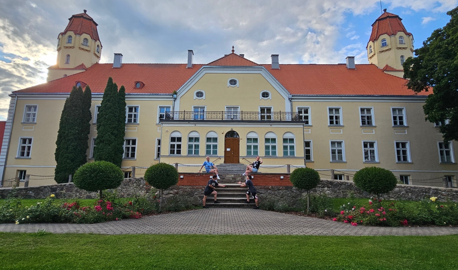 Iedzīvotāju rallijs “Iepazīsti Ogres novada uzņēmējus!”, kas divu nedēļas nogaļu laikā aicināja komandas doties pa Ogres novadu, viesoties pie vietējiem uzņēmējiem, iepazīt viņu radītos produktus un pakalpojumus un atklāt cilvēkus un stāstus, kas veido Ogres novada uzņēmējdarbības vidi.