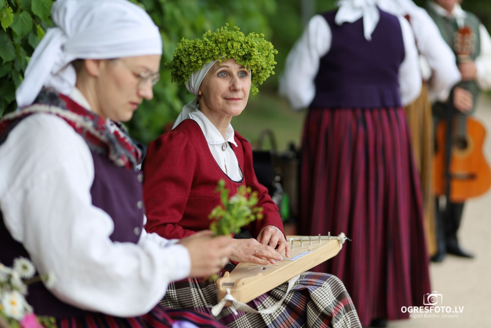  Izskanējis pirmais koncerts koncertciklā "Upes vakari" uz Ogres upes peldošās skatuves