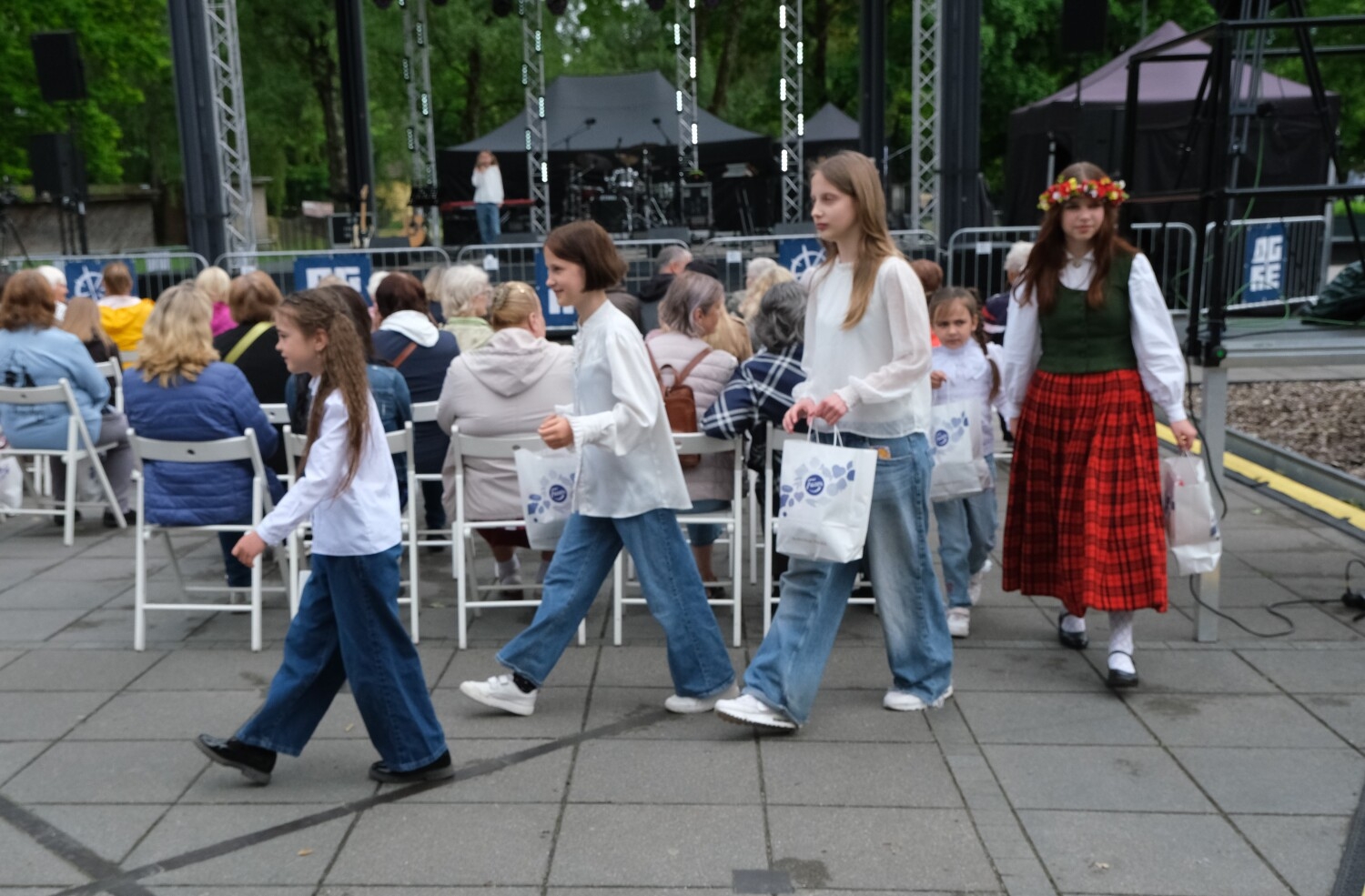 Ogres Mūzikas un mākslas skolas audzēkņu un Ogres novada bērnu un jauniešu vokālo ansambļu koncerts Ģimenes dienā
