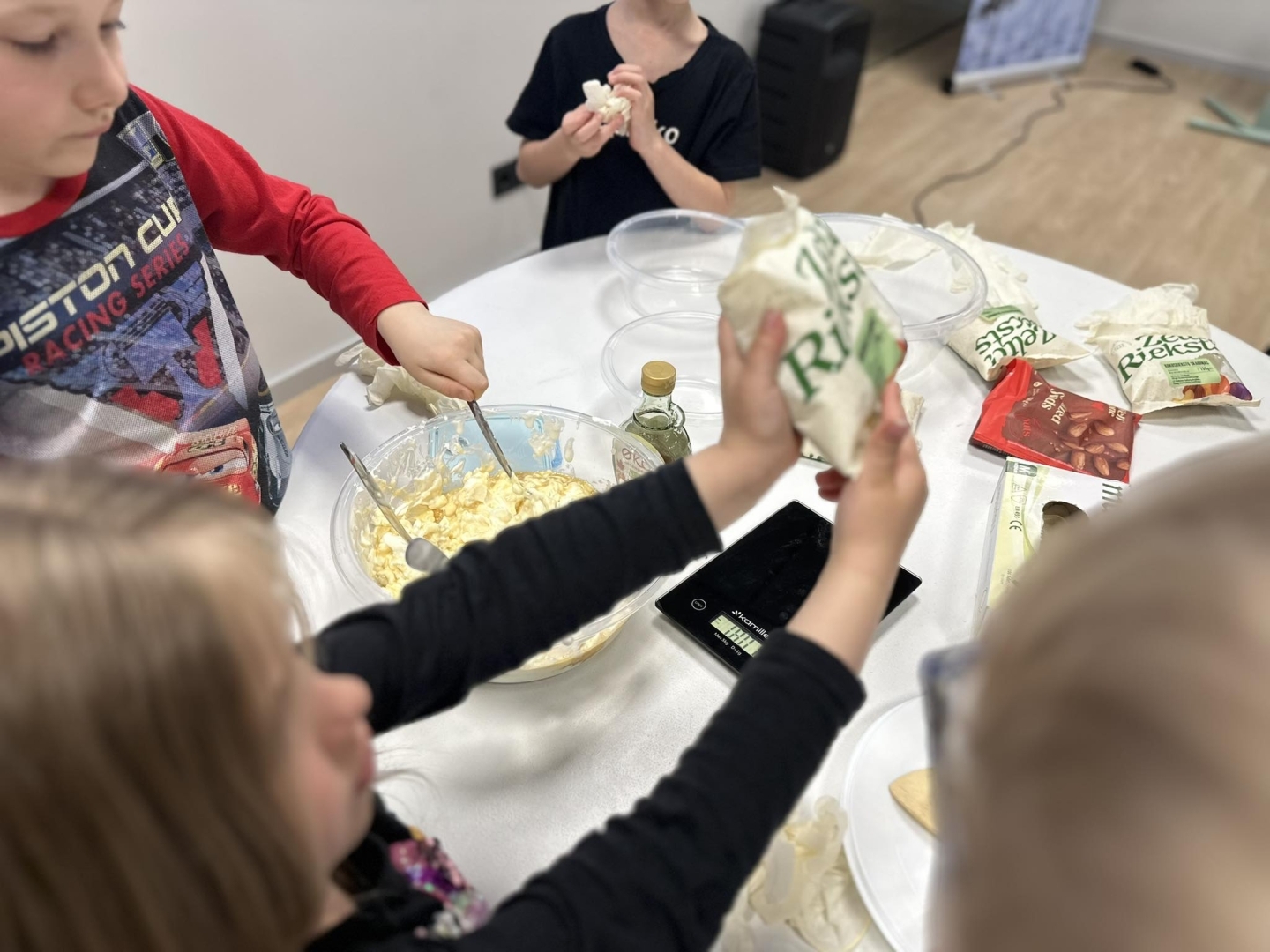 15.maijā, atzīmējot Starptautisko ģimenes dienu un Starptautisko ūdens drošības dienu, Oveselība telpās norisinājās pasākums vecākiem kopā ar bērniem. Bērni gatavo veselīgo Rafaello