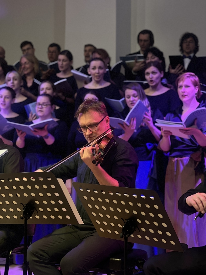 Aizvadīts koncertsarunu cikls “Muzikālās personības” ar Raimondu Tiguli