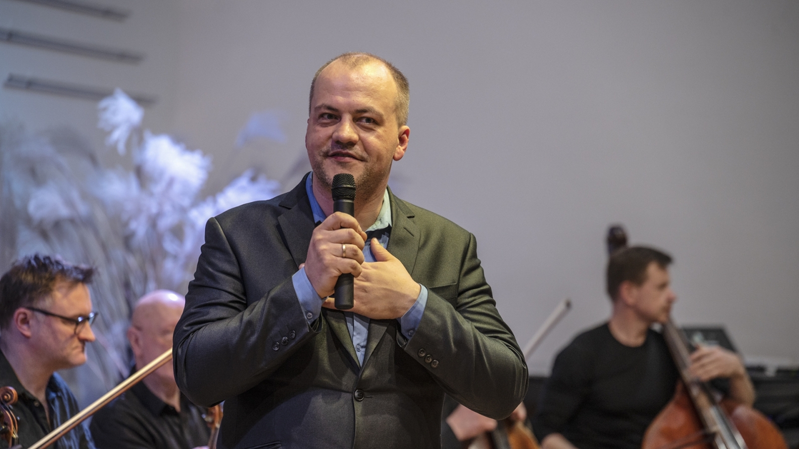 Aizvadīts koncertsarunu cikls “Muzikālās personības” ar Raimondu Tiguli
