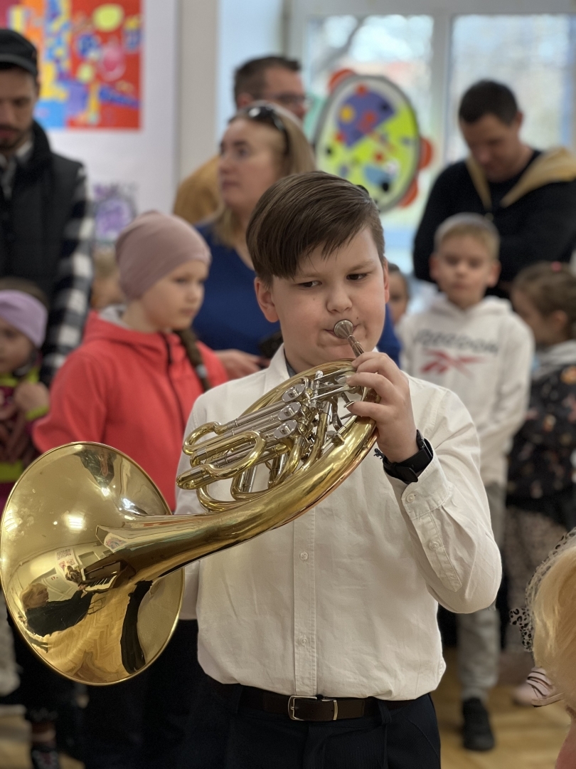 Aizvadīta izstādes atklāšana Ogres Mūzikas un mākslas skolā