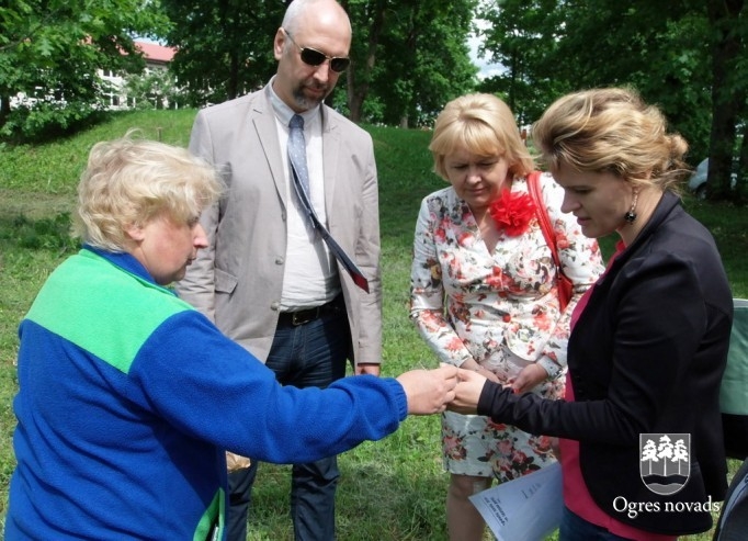 Latvijas pagastu ozolu birzs aug Madlienā