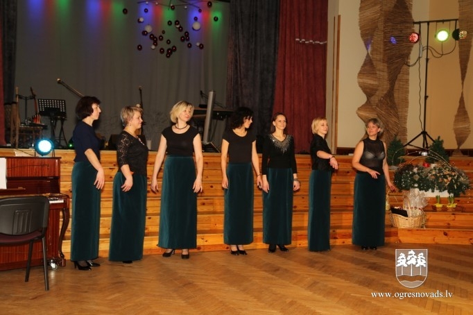 Mazā, sirmā kumeliņā…