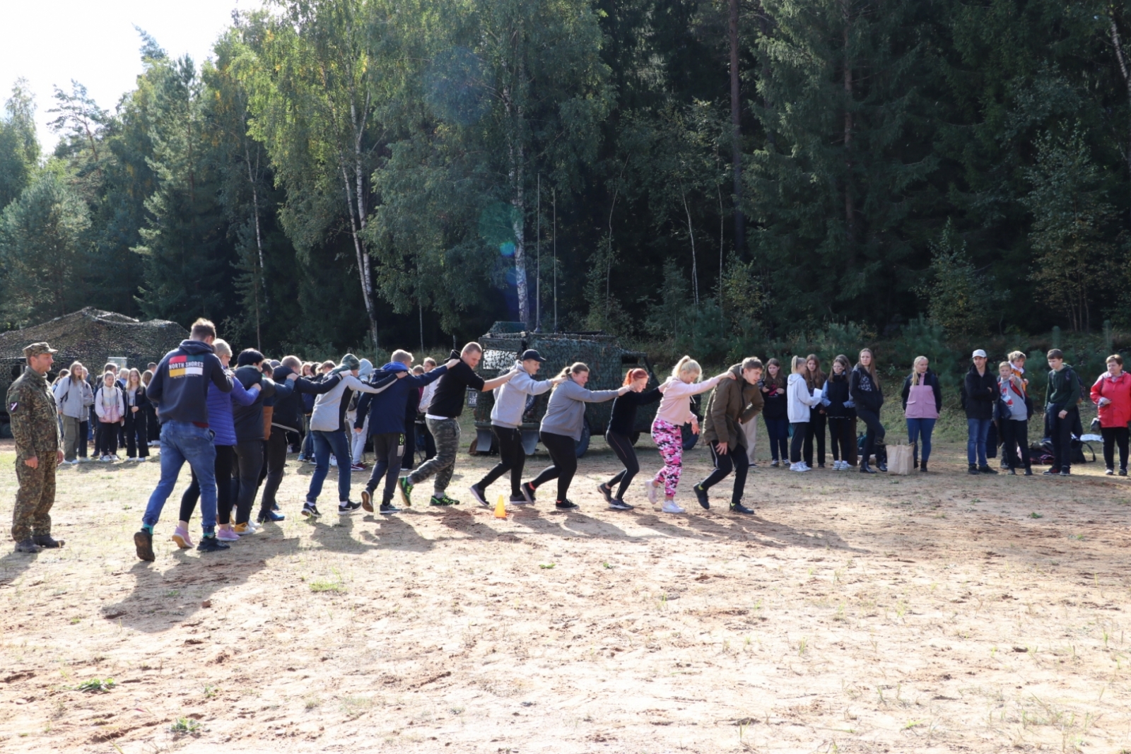 Patriotiskā pārgājienā  dodas vairāk kā 1000 Ogres novada skolēni
