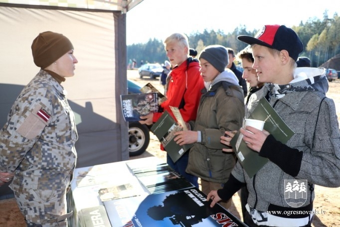 Skolēni jau otro gadu dodas militāri patriotiskā pārgājienā