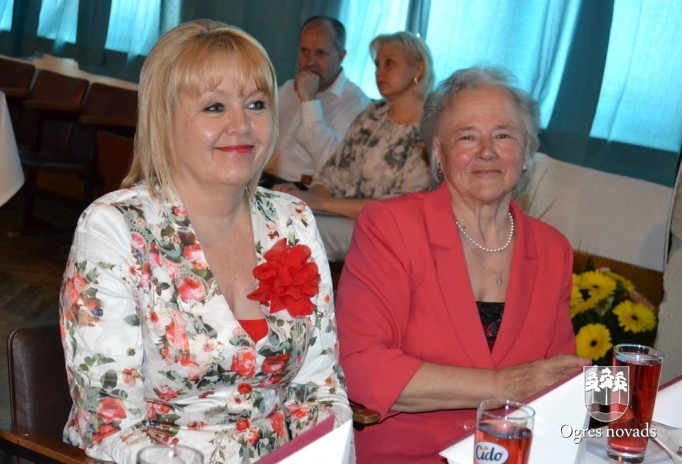 Ogrē tiekas pensionētie pedagogi