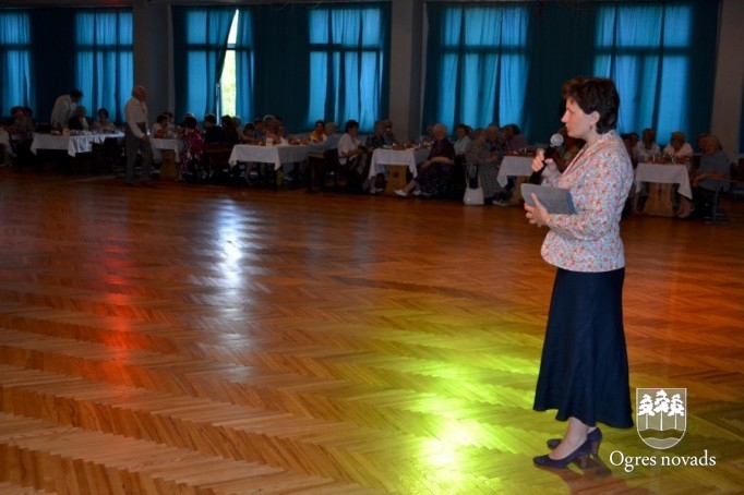 Ar pensionētajiem pedagogiem tiekas labklājības ministre