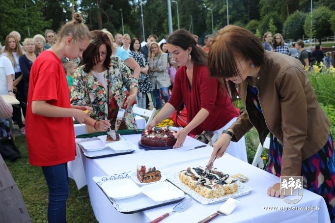 Noskaidrota kūka, kas gadu nesīs titulu “Ogres saldā garša”