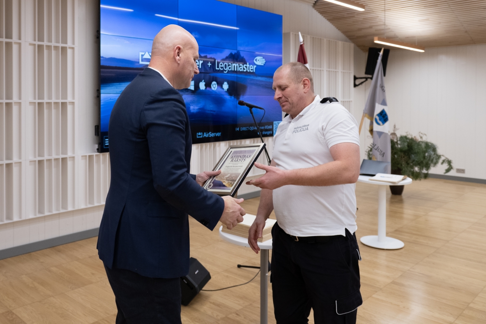 Tiek pasniegts Atzinības raksts Sergejam Kuzņecovam