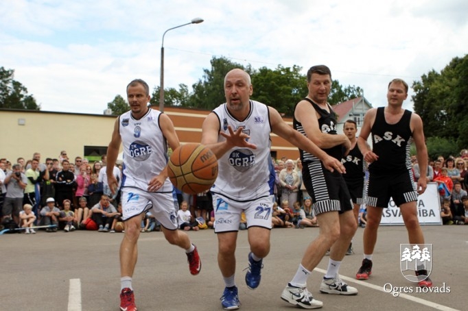 Basketbola spēle "Prezidents pret prezidentu" Ogres pilsētas svētkos